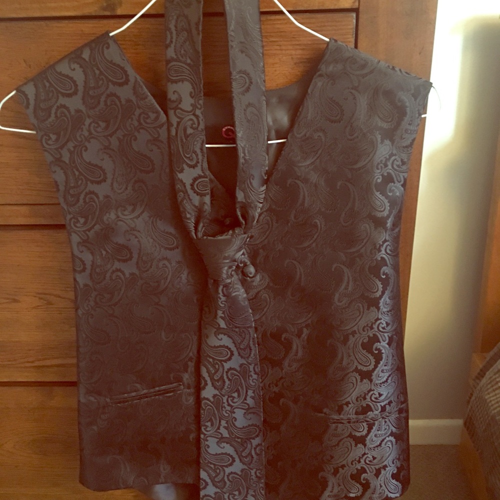 Men’s Paisley Suit Vest WITH MATCHING TIE